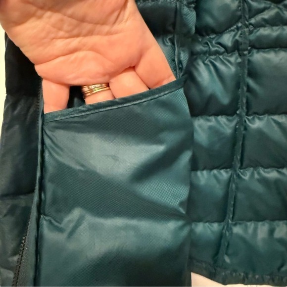 Athleta Womens Teal Green Down Filled Quilted Hooded Puffer Jacket Size Small - Picture 9 of 10